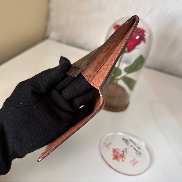 S⭕️LD. Vintage Louis Vuitton Wallet - Picture 7 of 11